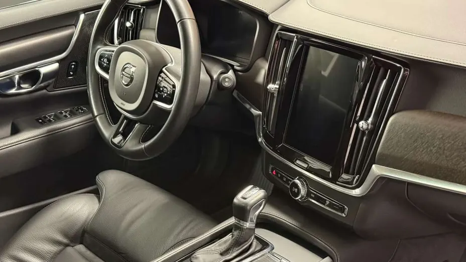 VOLVO V90 -