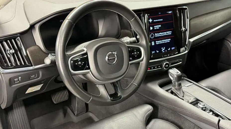 VOLVO V90 -