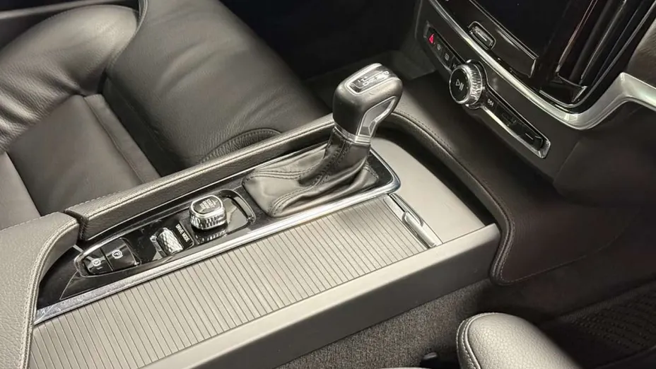 VOLVO V90 -