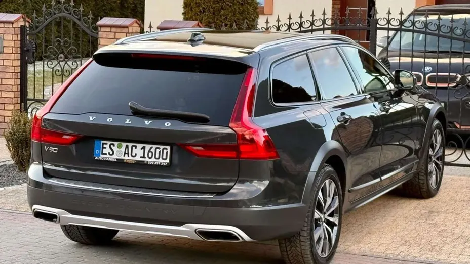 VOLVO V90 -