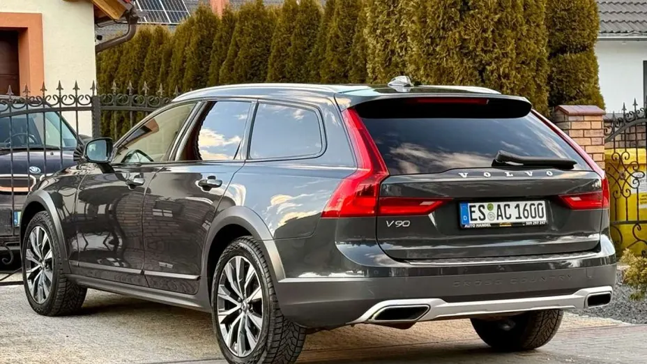 VOLVO V90 -