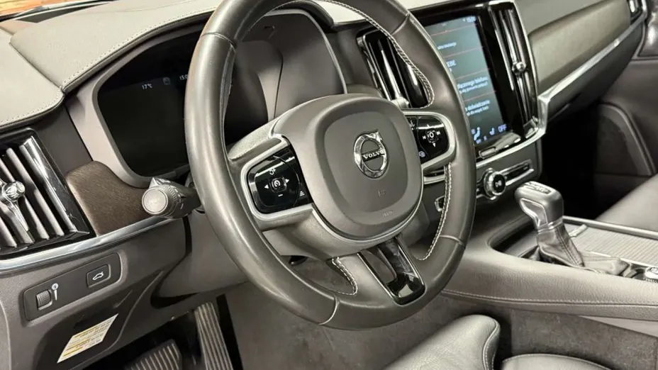 VOLVO V90 -