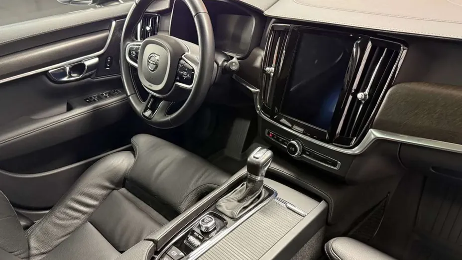 VOLVO V90 -