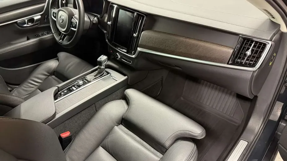 VOLVO V90 -