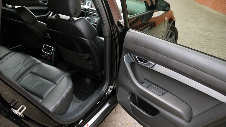 AUDI A6 -