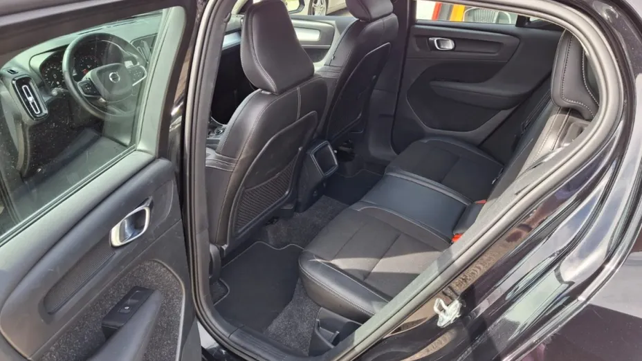 VOLVO XC40 -