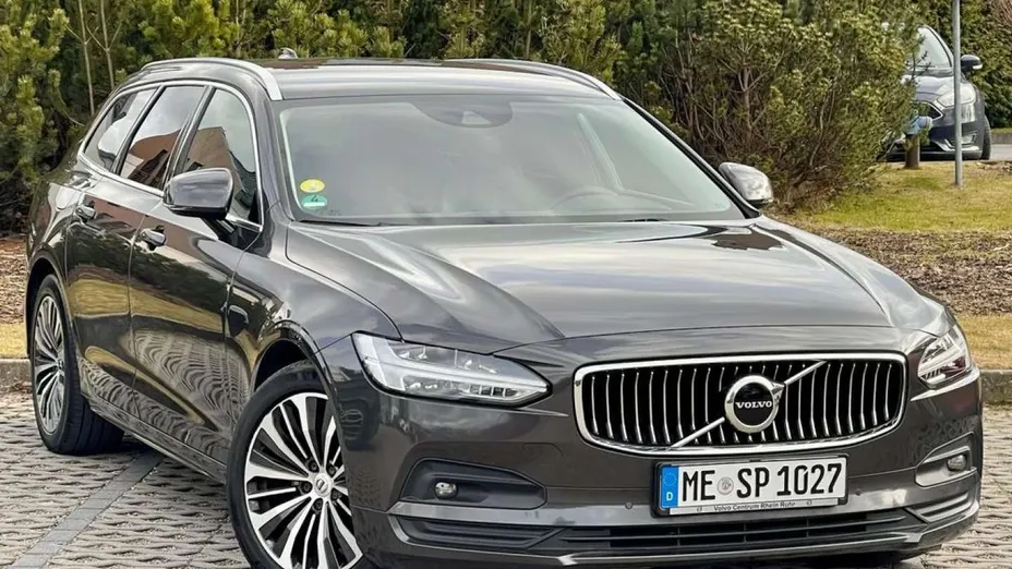 VOLVO V90 -