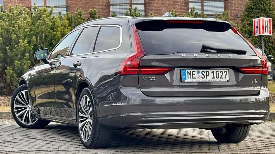 VOLVO V90 -