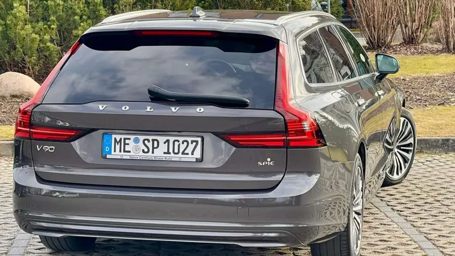 VOLVO V90 -