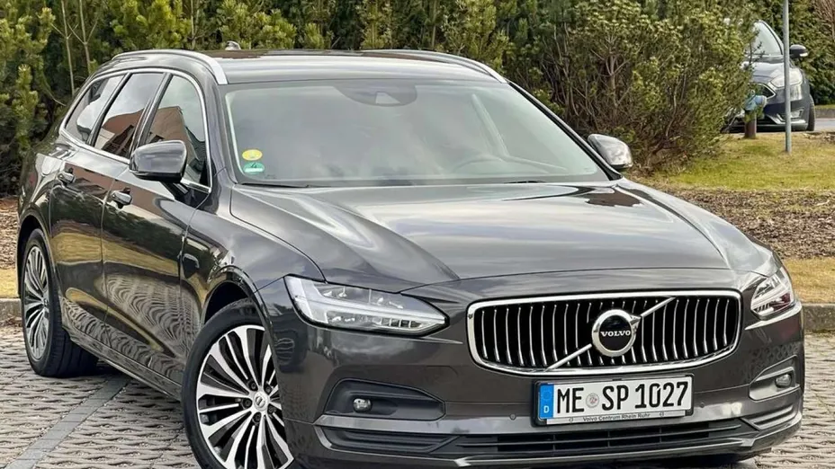 VOLVO V90 -