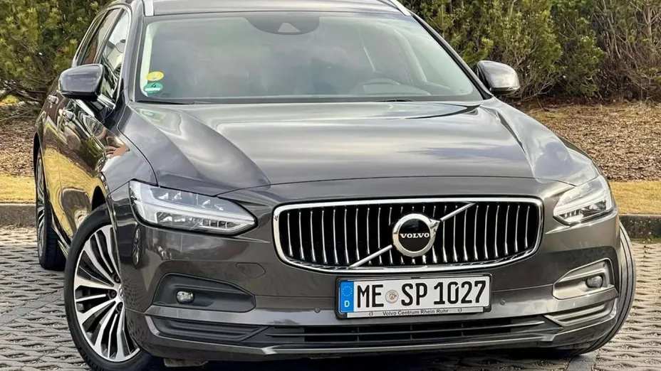 VOLVO V90 -