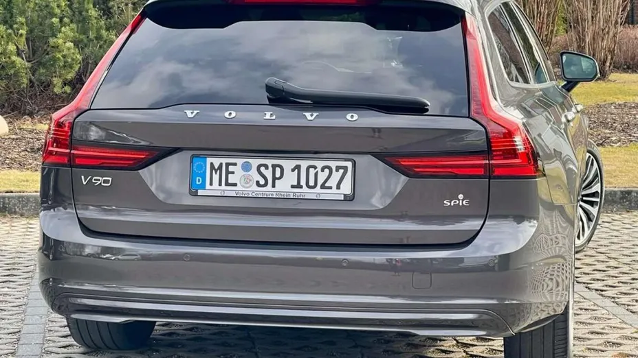 VOLVO V90 -