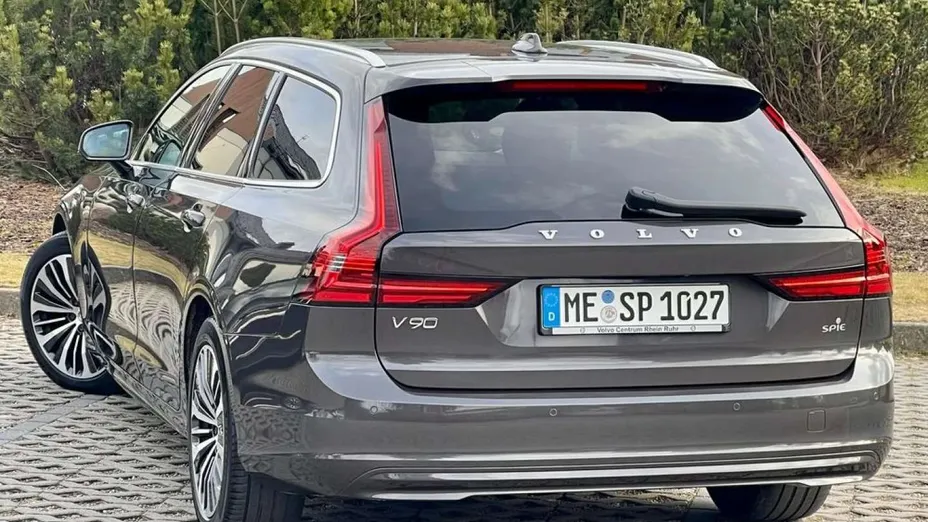 VOLVO V90 -