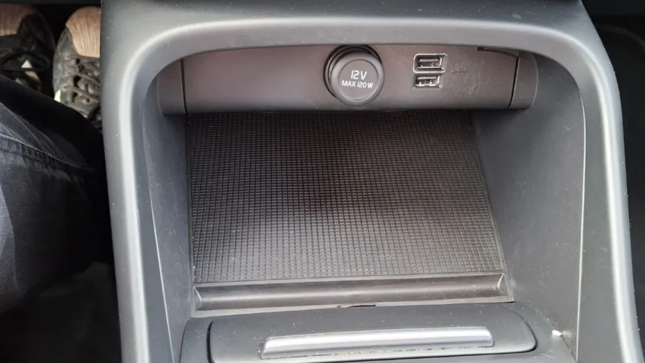 VOLVO XC40 -