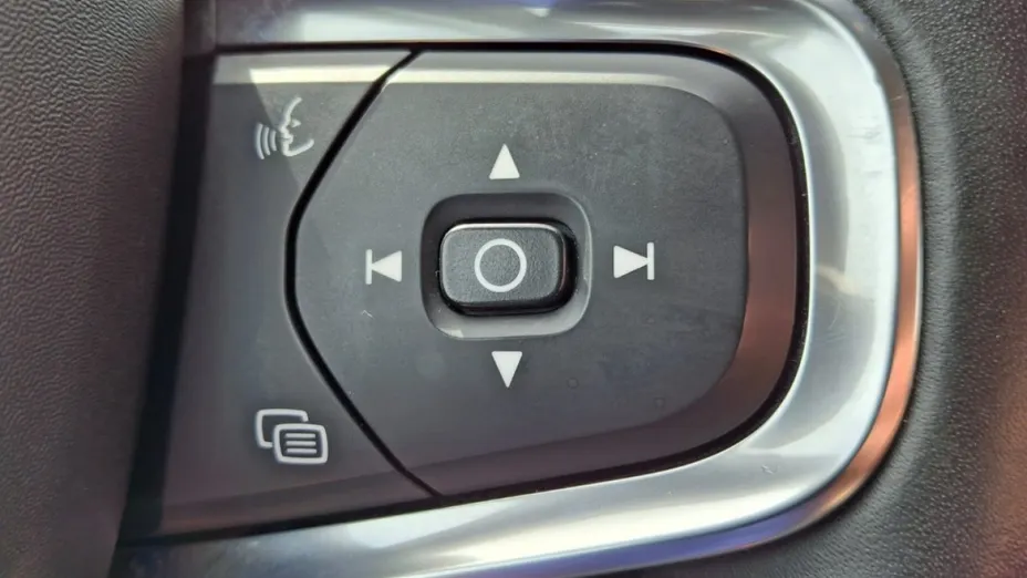 VOLVO XC40 -