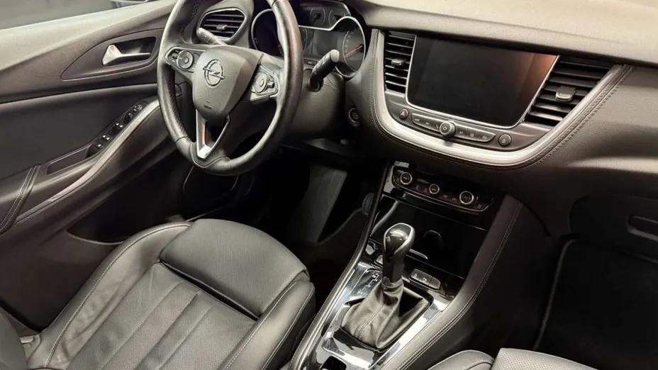 OPEL Grandland X -