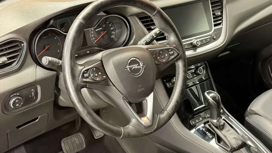 OPEL Grandland X -