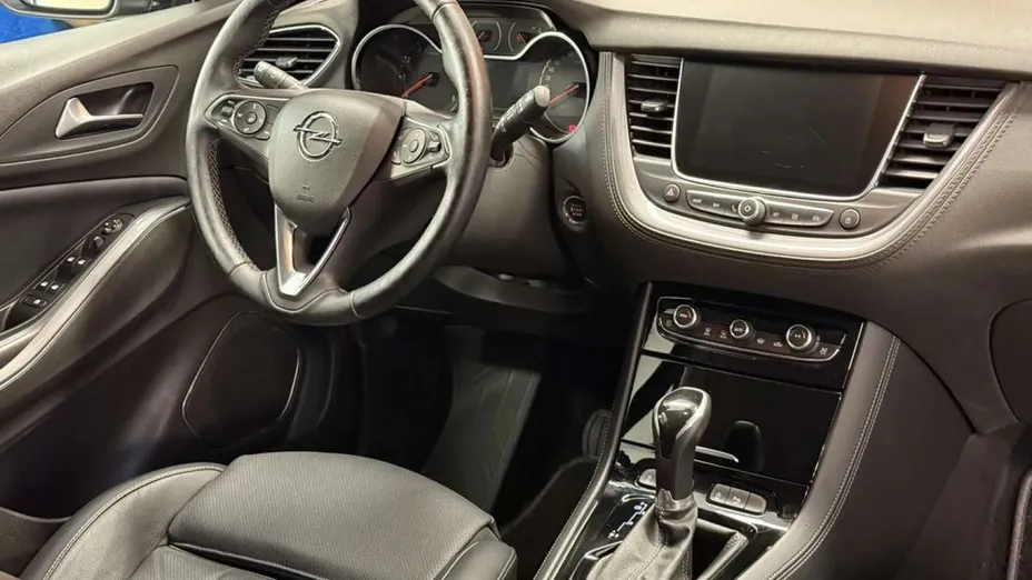OPEL Grandland X -