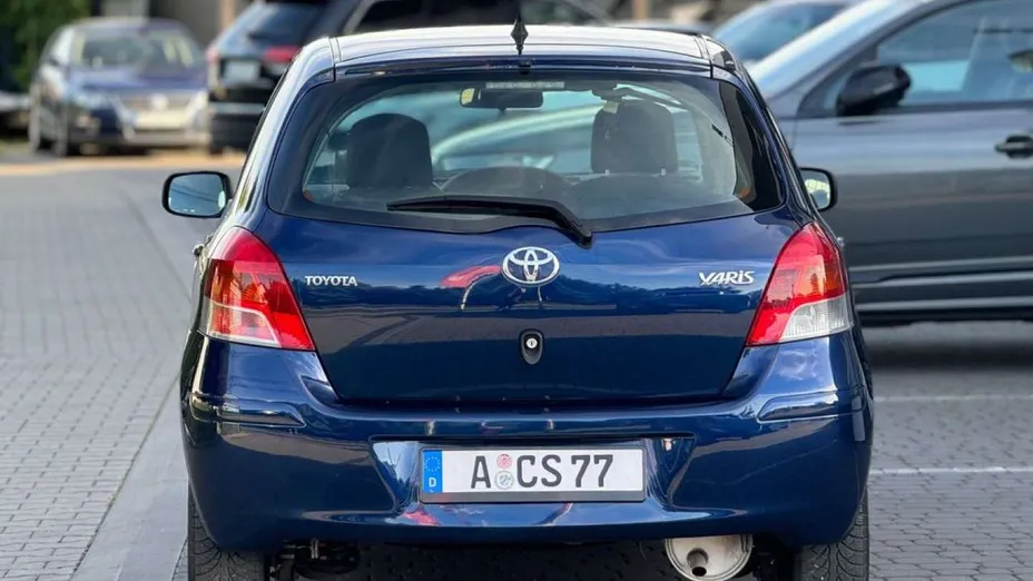 TOYOTA Yaris -