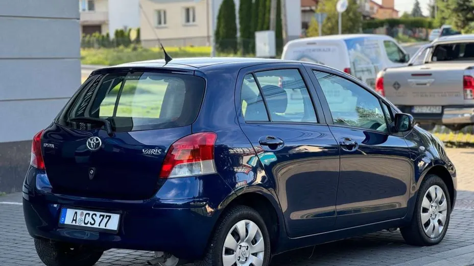 TOYOTA Yaris -