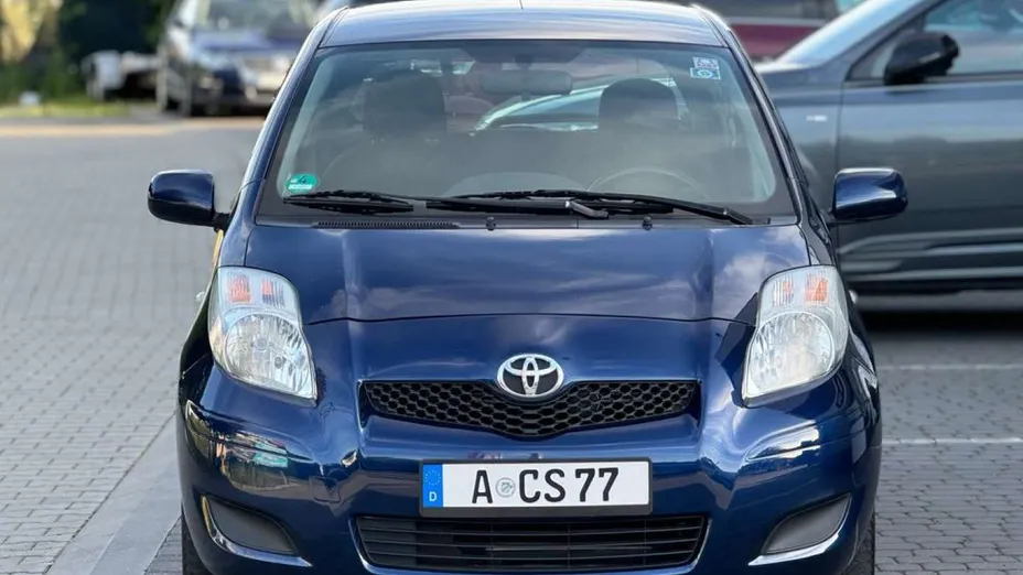 TOYOTA Yaris -