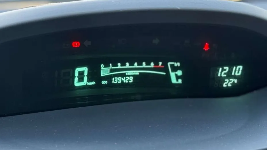 TOYOTA Yaris -