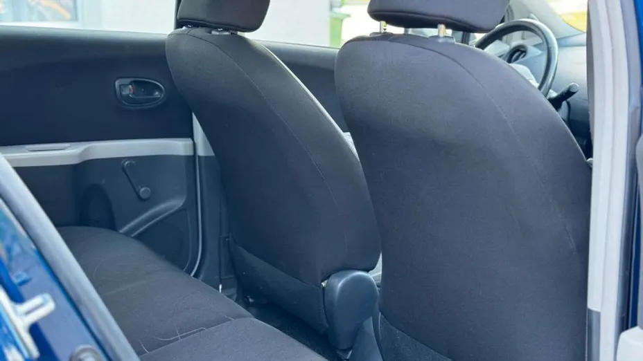TOYOTA Yaris -