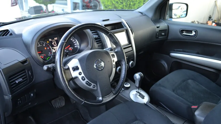 NISSAN X-Trail -