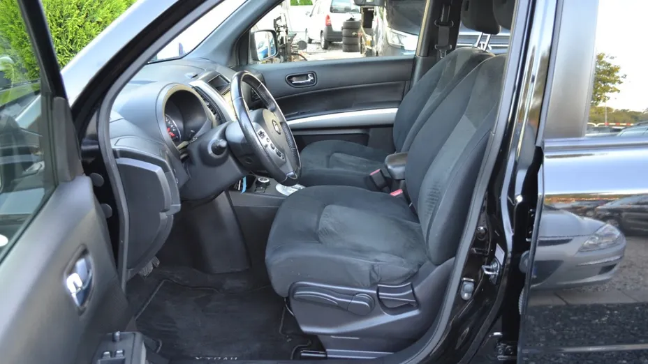 NISSAN X-Trail -