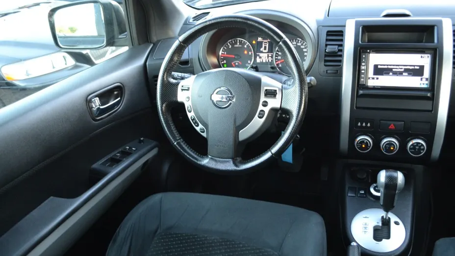 NISSAN X-Trail -