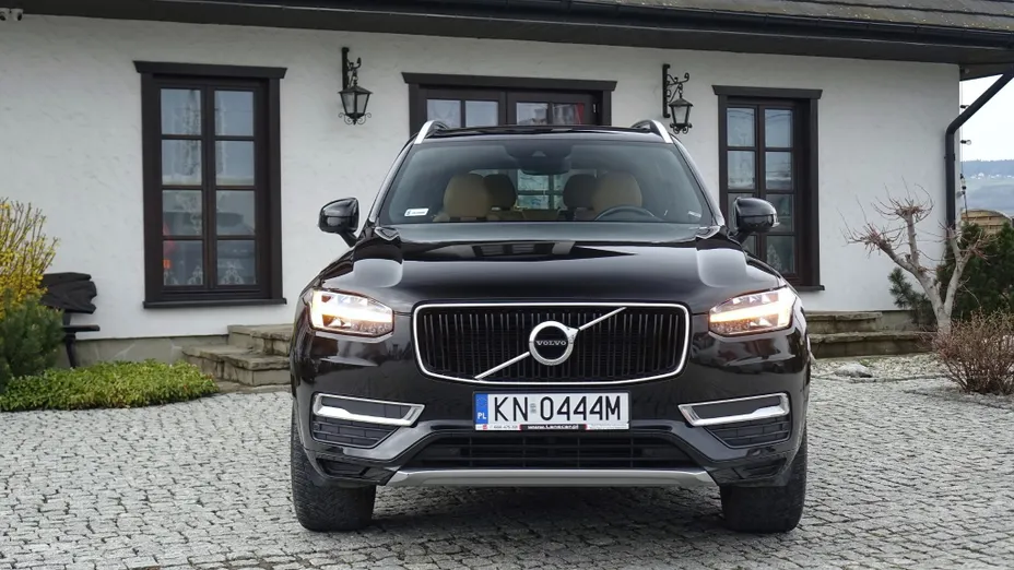 VOLVO XC90 -