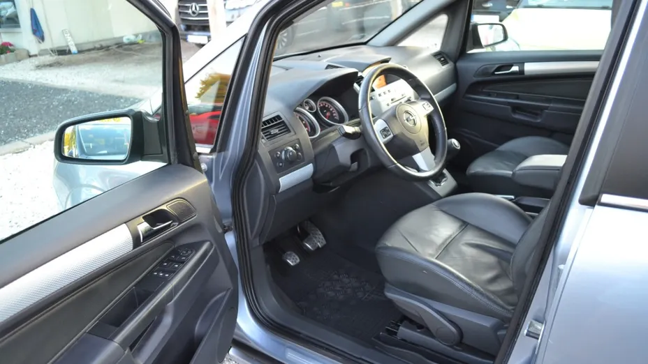 OPEL Zafira -