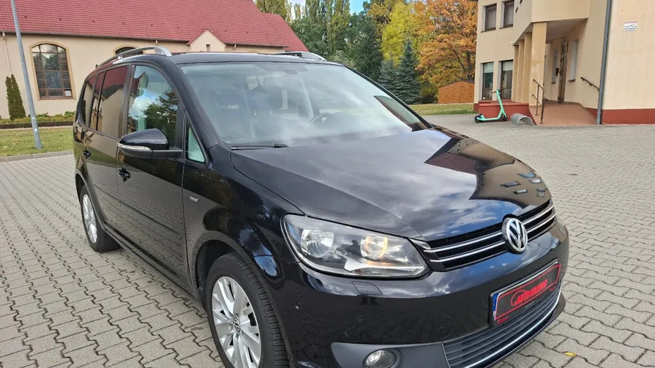 VOLKSWAGEN Touran -