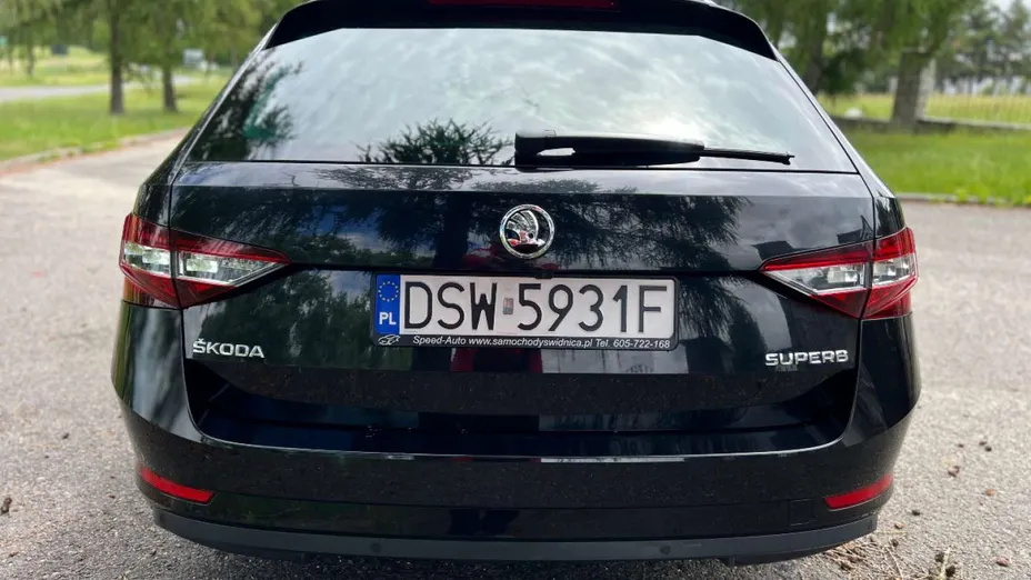 SKODA Superb -