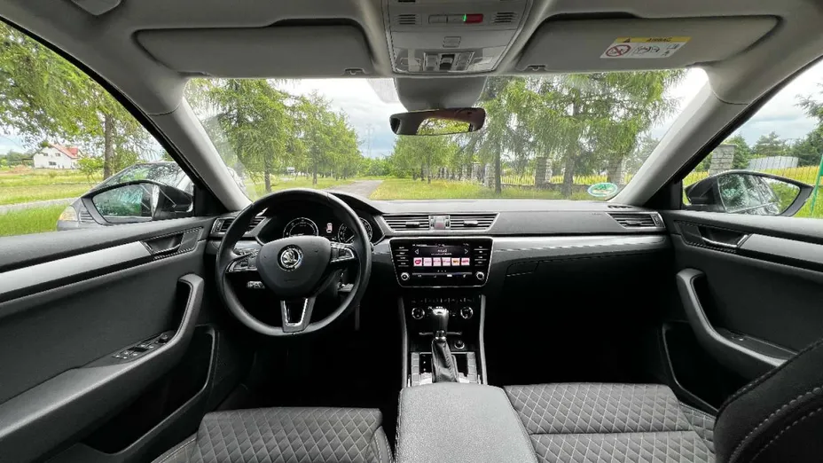 SKODA Superb -