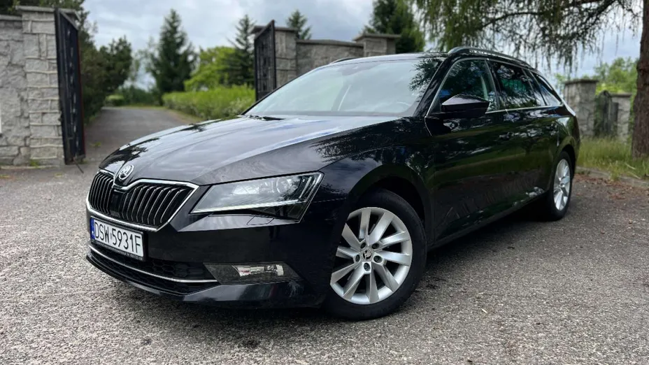SKODA Superb -