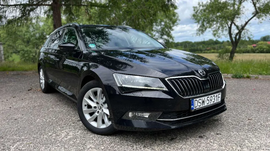 SKODA Superb -