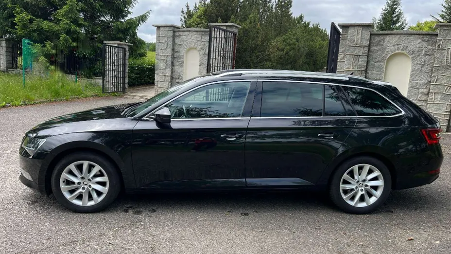 SKODA Superb -