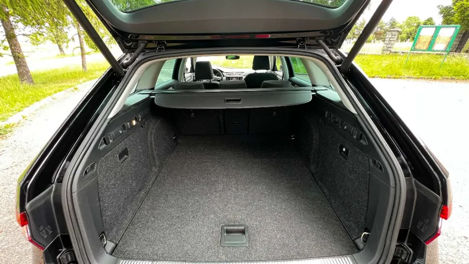 SKODA Superb -