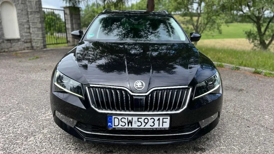 SKODA Superb -