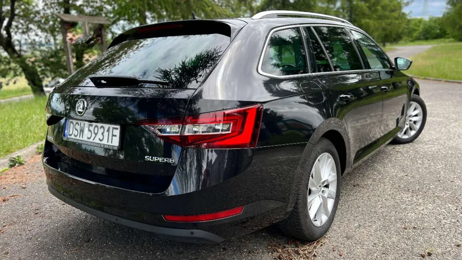 SKODA Superb -