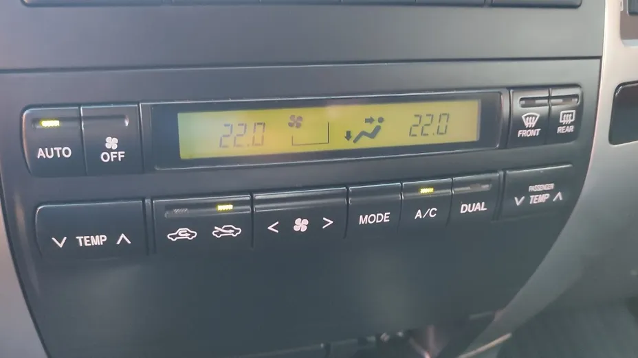 TOYOTA Land Cruiser -