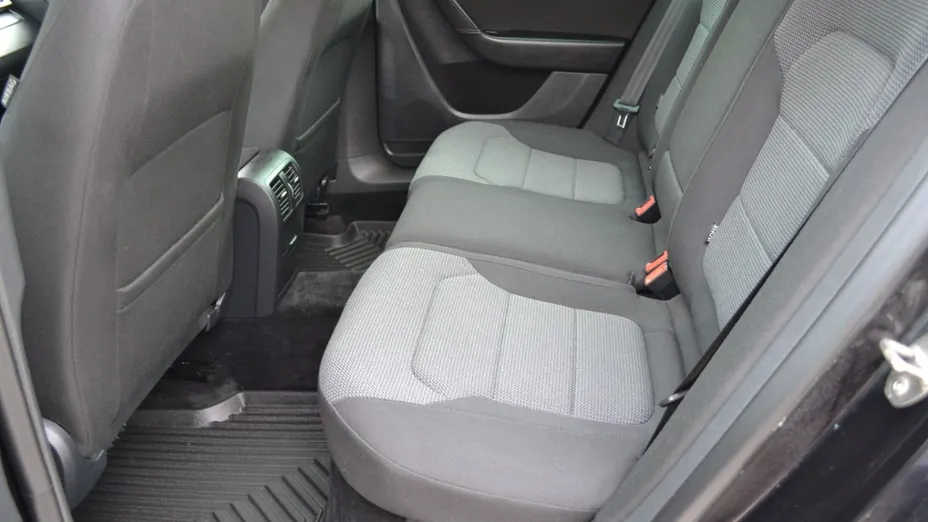 VOLKSWAGEN Passat -