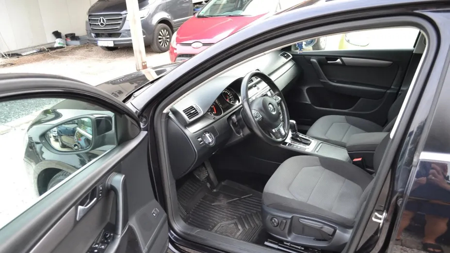 VOLKSWAGEN Passat -