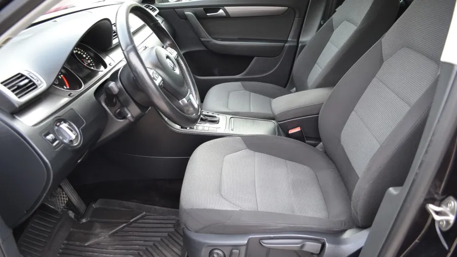 VOLKSWAGEN Passat -