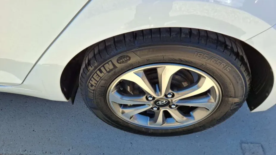HYUNDAI i20 -