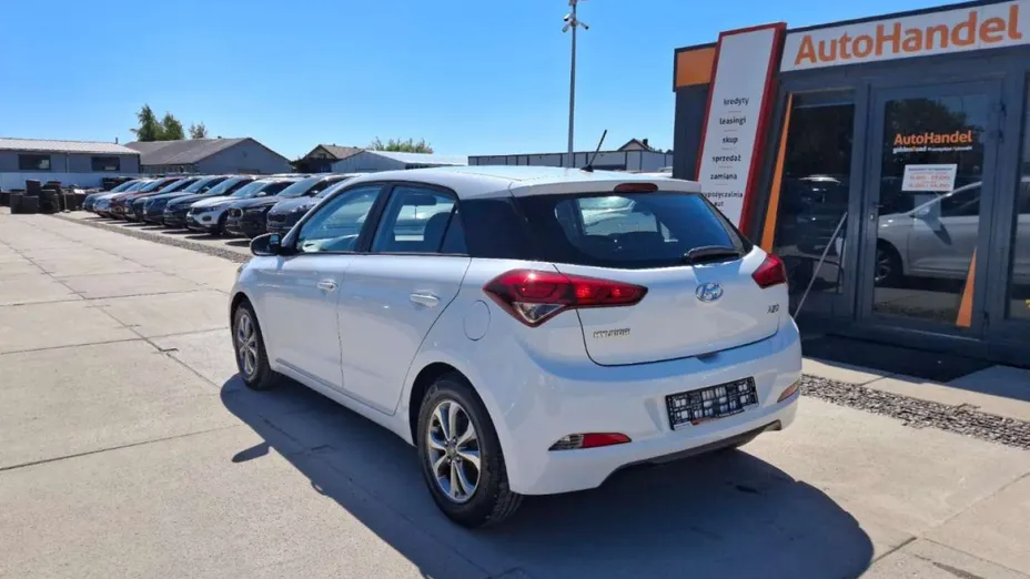 HYUNDAI i20 -
