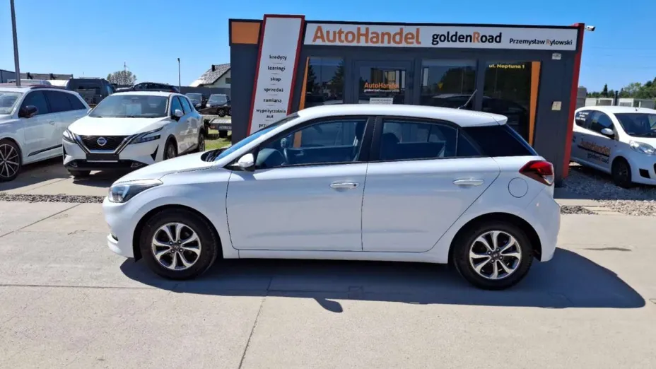 HYUNDAI i20 -