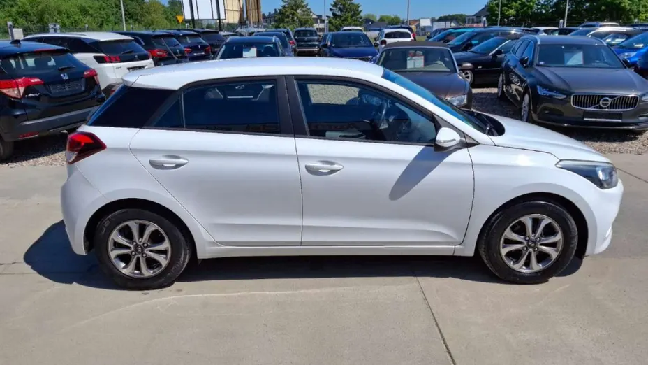 HYUNDAI i20 -