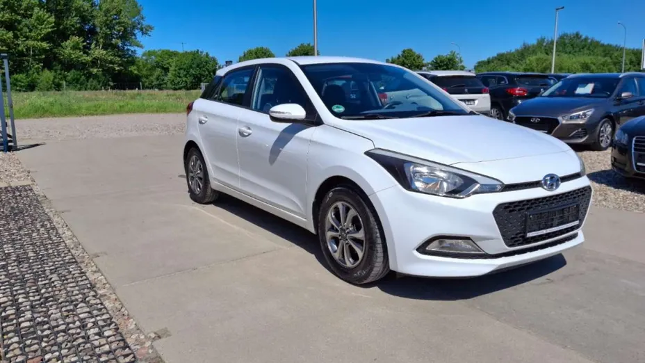 HYUNDAI i20 -